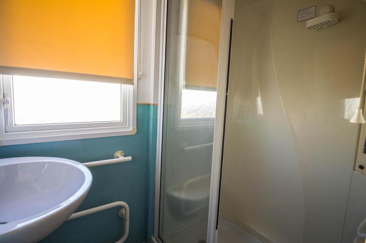 Lovely Caravan With Wifi At Broadland Sands In Suffolk Ref 20035Bs Ξενοδοχείο Hopton on Sea Εξωτερικό φωτογραφία