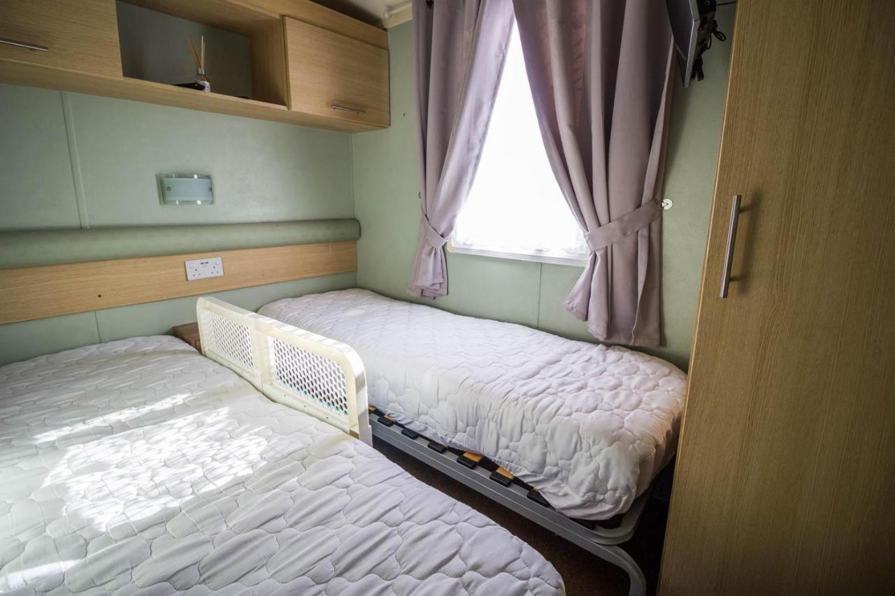 Lovely Caravan With Wifi At Broadland Sands In Suffolk Ref 20035Bs Ξενοδοχείο Hopton on Sea Εξωτερικό φωτογραφία